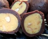 A picture of step 9 of Oreo chocolate balls.
