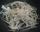 A picture of step 2 of Bean Sprout & King Oyster Mushroom Lemon Stir Fry.
