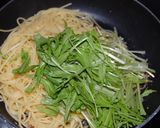 A picture of step 4 of Jako (Semi-Dried Baby Sardines) and Mizuna Pasta.