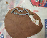 Foto del paso 6 de la receta: Galletitas Halloween: murciélagos terroríficos de chocolate
