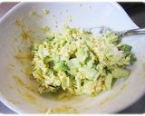 A picture of step 3 of English Muffin and Avocado Egg Sandwich.