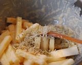 A picture of step 3 of Jako and Daikon Radish Salad (Mentaiko and Mayo Sauce).