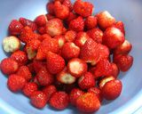 A picture of step 1 of Strawberry Preserves.