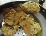 A picture of step 6 of Methi puri.