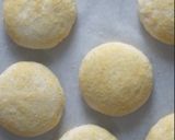 Foto langkah ke 5 dari resep English Muffin - No oven, less egg. Vegetarian friendly.