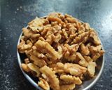 केरेमलाइज़्ड वालनट्स(caramelized walnuts recipe in hindi) रेसिपी चरण 1 फोटो