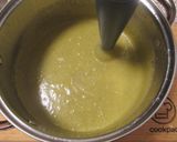 Kéksajtos 🧀 brokkolikrémleves 🥦🍲 recept fázis 7 fotója