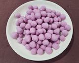 Hình bước làm 3 của món Chè bột lọc màu lá cẩm