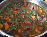 Foto del paso 6 de la receta: Ternera en salsa con guisantes y zanahoria