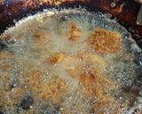 Foto langkah ke 11 dari resep Ayam Goreng Kremes.