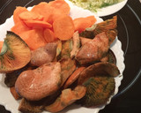 Foto del paso 1 de la receta: Patatas guisadas con carne y Níscalos en olla express