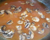 Foto del paso 1 de la receta: Chupín de merluza con champiñón