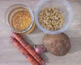Foto langkah ke 1 dari resep Sop Kentang Makaroni.