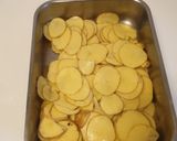 A picture of step 1 of Potato gratin.