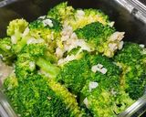 Foto langkah ke 5 dari resep Tumis Brokoli Garlic by Mommy Ika.