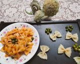 A picture of step 3 of Creamy Red sauce Farfalle Pasta with green peas.