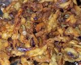 Foto langkah ke 3 dari resep Kering Terong Pedas dan Telur Seledri.