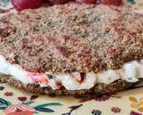 Foto del paso 5 de la receta: Sanguchito saludable de morrón asado y queso crema casero con pan de chía sin horno 🥪 🥵