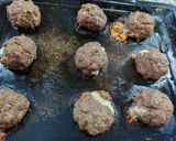 Foto del paso 1 de la receta: ~ Albóndigas rellenas con salsa de champiñones, verdeo y puerro ~