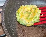 Foto del passaggio 4 della ricetta Nido di zucchine e uova