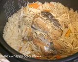 A picture of step 4 of Easy Mixed Rice with Canned Pacific Saury.