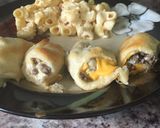 A picture of step 8 of Cheeseburger Crescent Rolls.