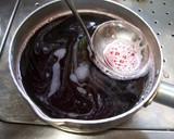 A picture of step 7 of Jiggly Agar Grape Jello.