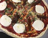 Foto del paso 5 de la receta Pizza “Serranita” con jamón serrano, mozzarella y tomate seco