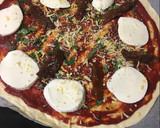 Foto del paso 5 de la receta: Pizza “Serranita” con jamón serrano, mozzarella y tomate seco