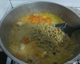 Foto del paso 3 de la receta: Arroz amarillo con pollo