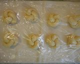A picture of step 6 of 【For Beginners】Corn and Mayonnaise Rolls.