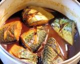 A picture of step 6 of Rich Miso-Simmered Mackerel.