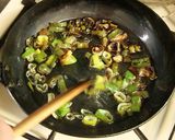 A picture of step 3 of Scallion Oil.