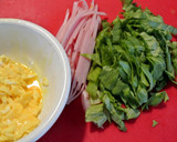 A picture of step 2 of Easy Stir-fried Somen Noodles with Lettuce and Ham.