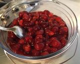 Une image de l'étape 4 de Compote de cerises et pêches jaunes aux pistaches.