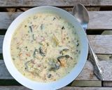 Brokkoli leves cheddarral és pirított bacon kockákkal recept fázis 1 fotója