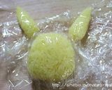 A picture of step 1 of Pokemon Character Bento - Pikachu Onigiri.