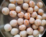 A picture of step 5 of Streamed rice balls.