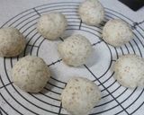 A picture of step 2 of Flower-Shaped Sandwich Rolls.
