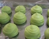 A picture of step 2 of Plump Matcha Daifuku.