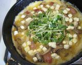 A picture of step 6 of Maitake Mushroom and Sausage Cheese Omelette.