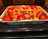 Foto del paso 4 de la receta: Pollo al horno con patatas panaderas y tomate asado