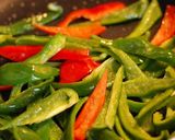 A picture of step 4 of Chicken and Bell Pepper Garlic Soy Sauce Stir-fry.