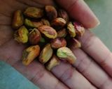 A picture of step 1 of Banana dry fruit drink.