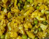 मटर गोभी की सब्जी (Matar Gobhi ki sabzi recipe in Hindi) रेसिपी चरण 2 फोटो