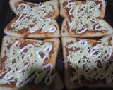 Foto langkah ke 3 dari resep Pizza Roti Tawar Simple.