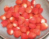 A picture of step 1 of Strawberry Jelly.