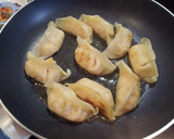 Foto del paso 5 de la receta: Gyozas de pollo con salsa de soja dulce