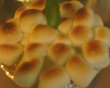A picture of step 3 of marshmellow lemon graham pie.