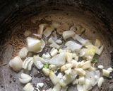 A picture of step 1 of Sponge gourd Masala.
